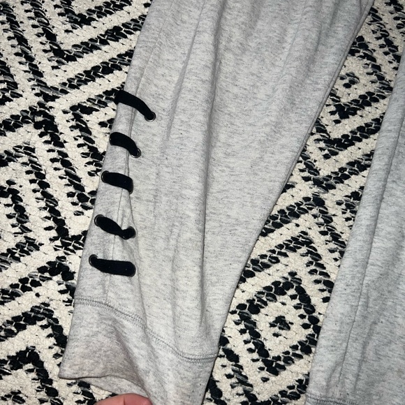 Medium pink sweatpants - Picture 2 of 6